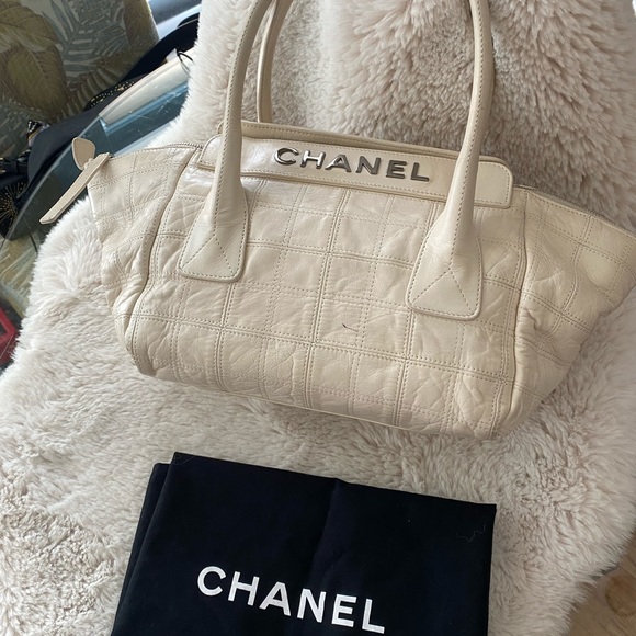 Pre loved Authentic Chanel tote - Picture 2 of 16